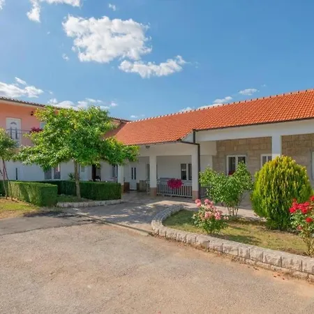 Luka Near Imotski, Private Pool Villa Zmijavci